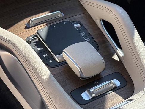 Used 2022 Mercedes-Benz GLS 450 4MATIC image 25