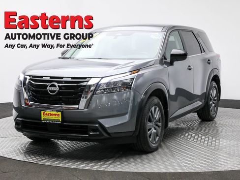 Used 2024 Nissan Pathfinder S AWD/4WD image 1