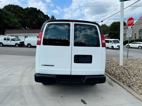 Used 2018 Chevrolet Express 2500 RWD image 4
