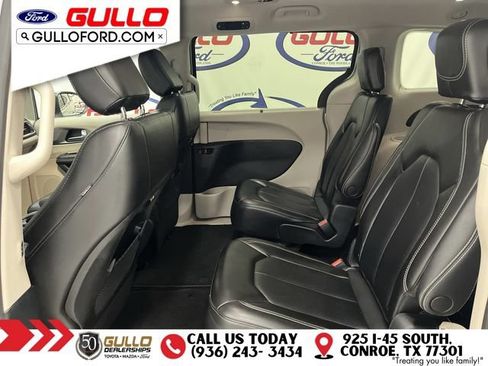 Used 2023 Chrysler Pacifica Touring-L FWD image 15