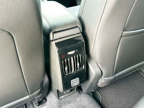 New 2026 Jeep Compass Latitude image 17