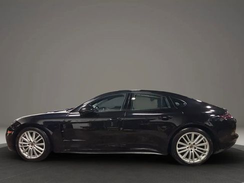 Used 2018 Porsche Panamera 4 image 2
