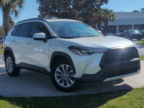 Used 2022 Toyota Corolla Cross LE w/ Moonroof Package image 2
