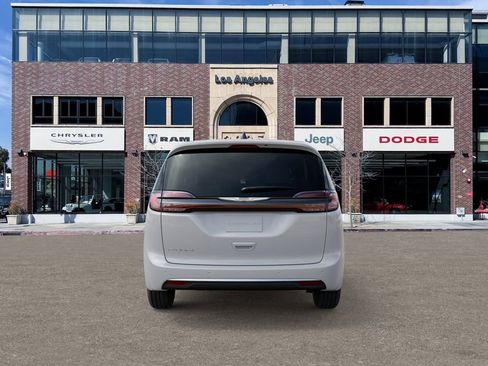 New 2026 Chrysler Pacifica Select FWD image 7
