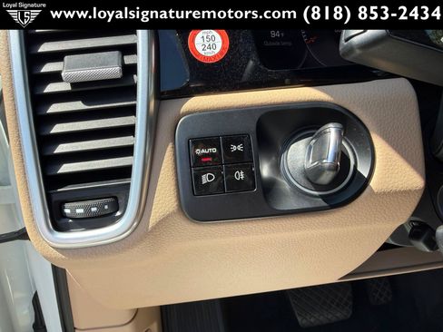 Used 2019 Porsche Cayenne AWD/4WD image 24