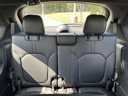 Used 2025 Honda Pilot Black Edition image 9