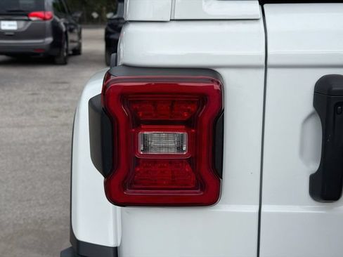 Used 2021 Jeep Wrangler Unlimited Sahara AWD/4WD image 10