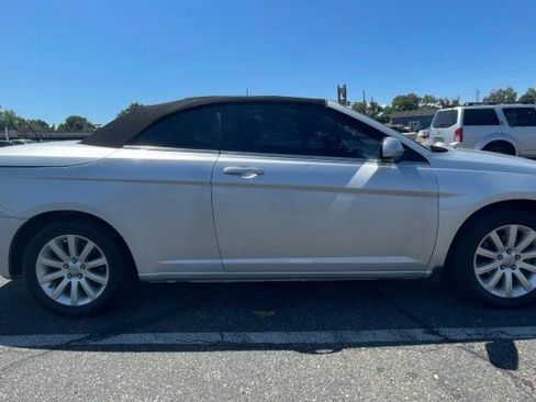 Used 2010 Chrysler Sebring Touring image 1