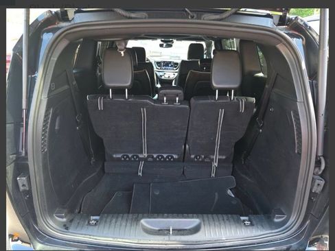 Used 2025 Chrysler Pacifica Limited FWD image 19