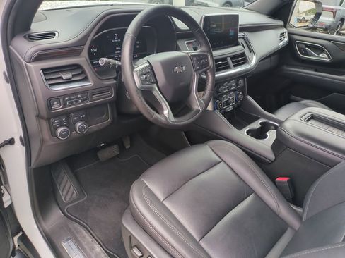 Used 2022 Chevrolet Tahoe Z71 w/ Luxury Package AWD/4WD image 17