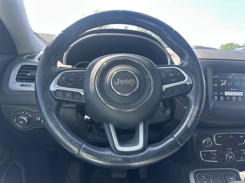 Used 2018 Jeep Compass Latitude w/ Popular Equipment Group FWD image 18