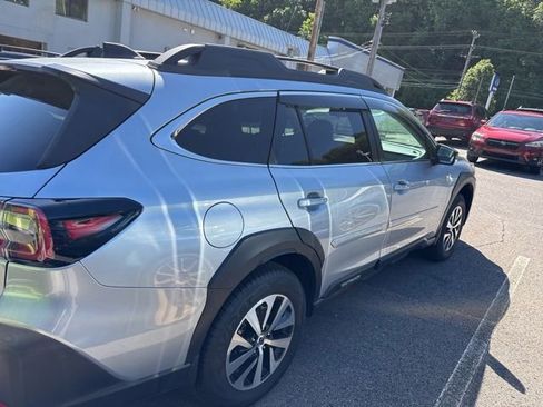Used 2025 Subaru Outback Premium AWD/4WD image 13