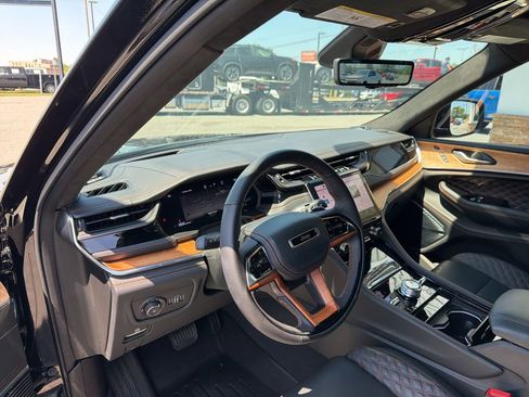 Used 2023 Jeep Grand Cherokee L Summit AWD/4WD image 4