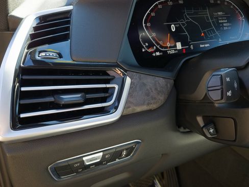 Used 2023 BMW X5 xDrive40i w/ Premium Package image 14