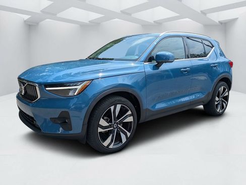 Certified 2023 Volvo XC40 B5 Plus w/ Protection Package Premier AWD/4WD image 7