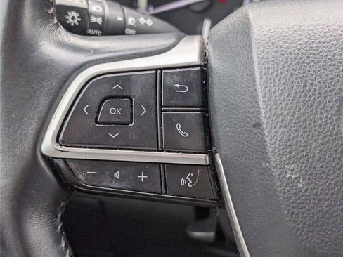 Used 2022 Toyota Highlander XLE FWD image 27