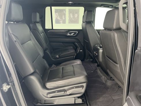 Used 2023 Chevrolet Suburban Z71 w/ Luxury Package image 25