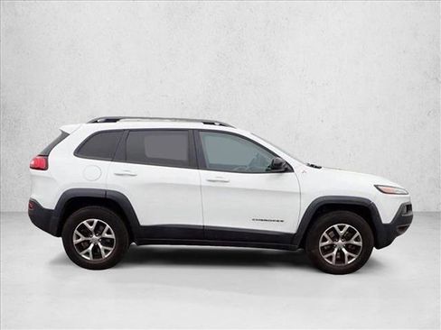 Used 2017 Jeep Cherokee Trailhawk AWD/4WD image 9