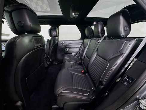 Used 2024 Land Rover Discovery Metropolitan Edition image 21