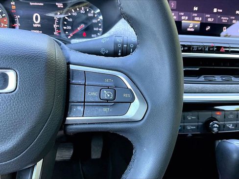 Used 2024 Jeep Compass Latitude image 28