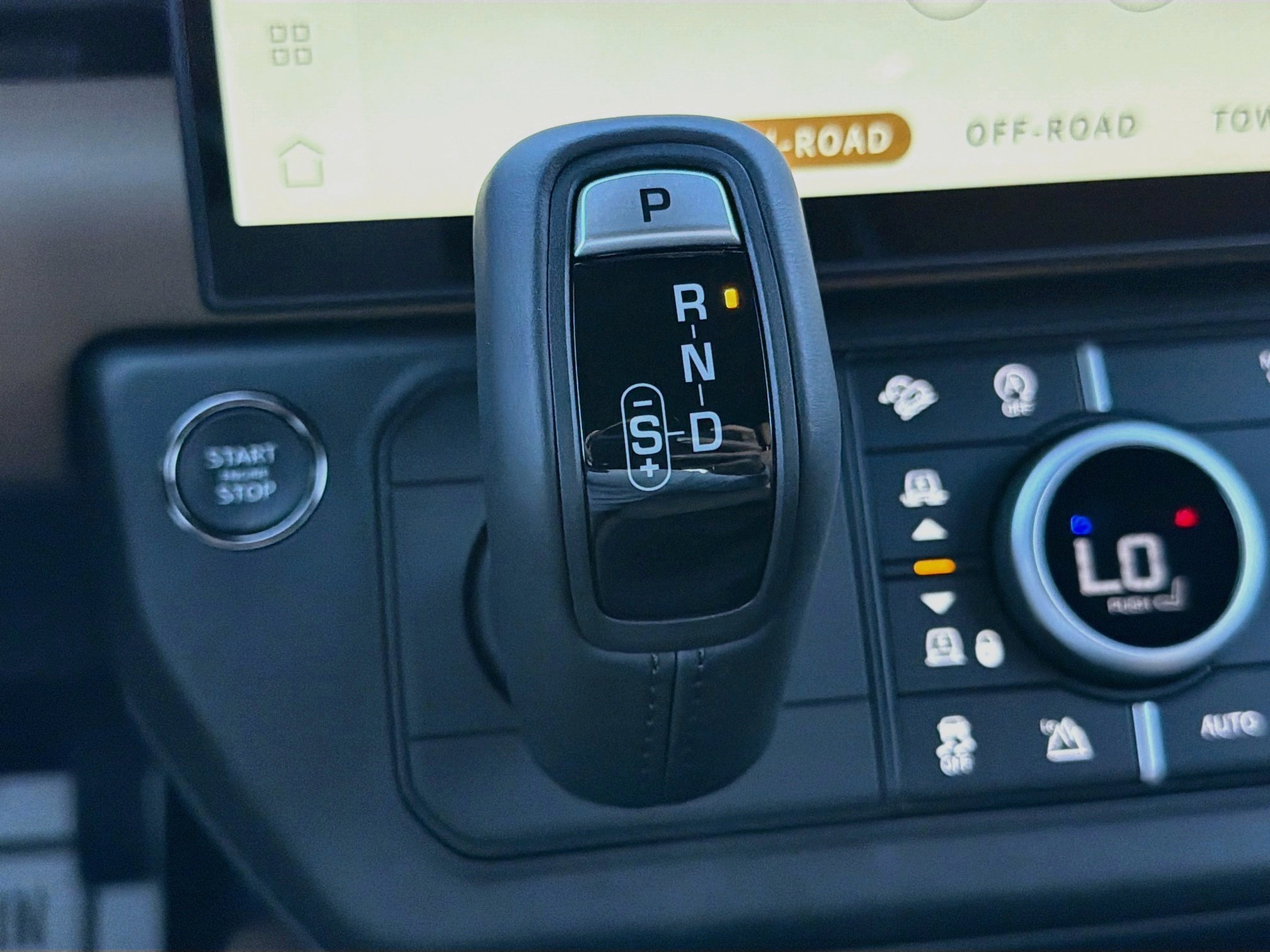New 2026 Land Rover Defender 110 X-Dynamic SE AWD/4WD image 28