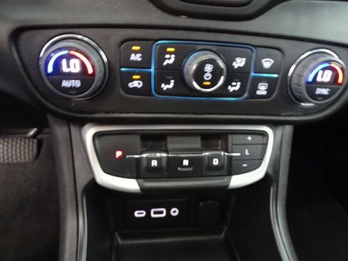 Used 2023 GMC Terrain SLE w/ Driver Convenience Package AWD/4WD image 12