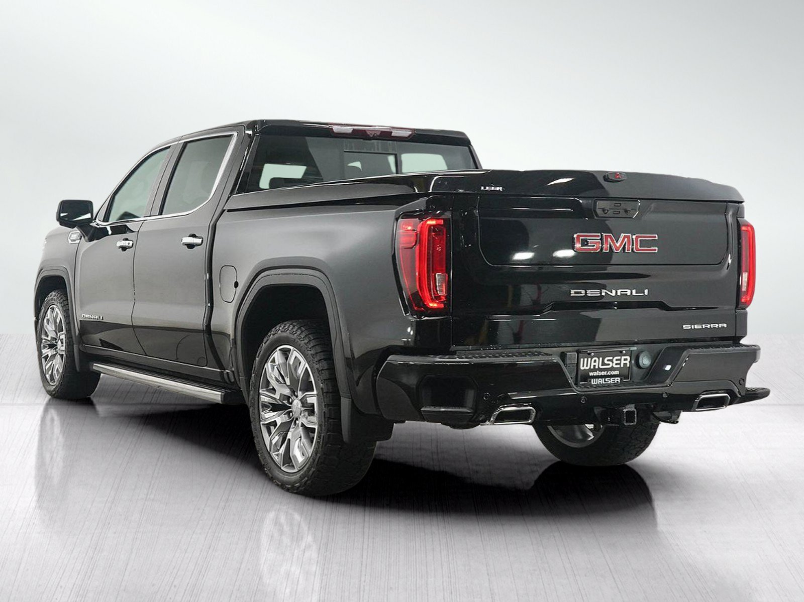 Used 2023 GMC Sierra 1500 Denali AWD/4WD image 3