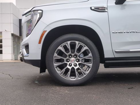 New 2026 GMC Yukon XL Denali w/ Denali Reserve Package AWD/4WD image 16