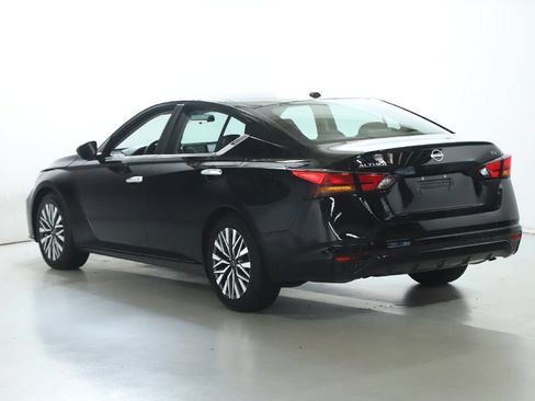 Used 2024 Nissan Altima 2.5 SV FWD image 39