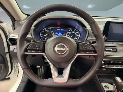 Used 2025 Nissan Altima 2.5 SR FWD image 16