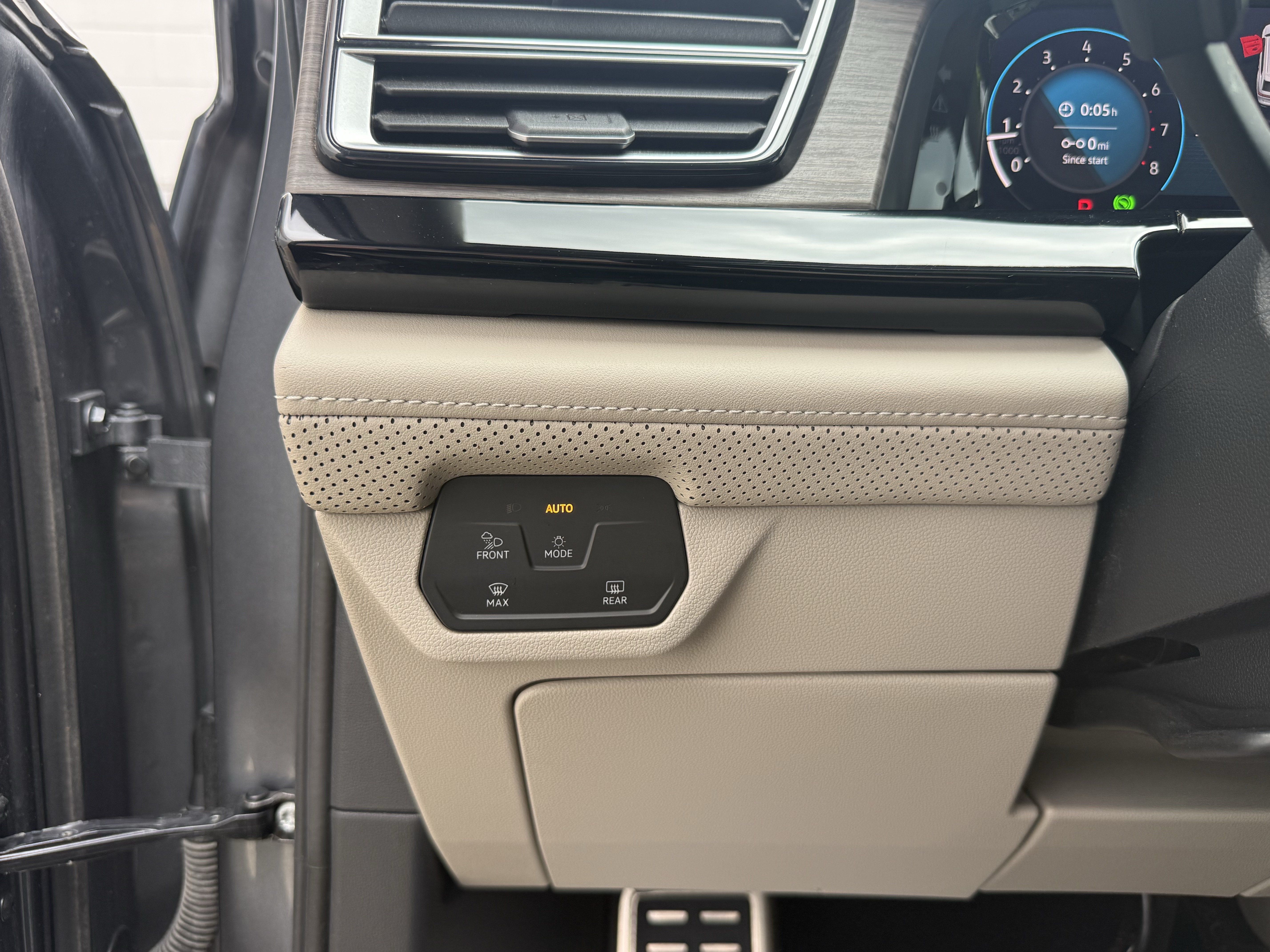 Used 2024 Volkswagen Atlas SEL Premium R-Line AWD/4WD image 14