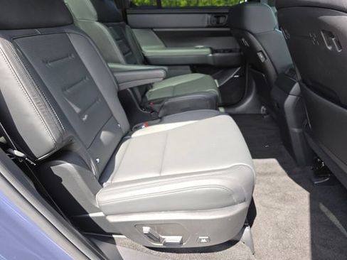 Used 2025 Hyundai Santa Fe Calligraphy FWD image 13