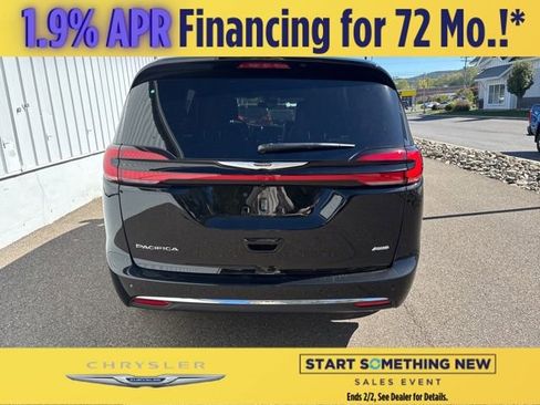 New 2026 Chrysler Pacifica Select image 5