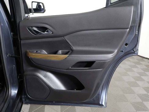 Used 2020 GMC Acadia SLE w/ Driver Convenience Package image 28