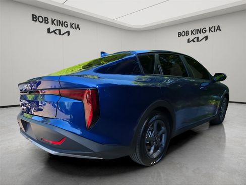 Used 2025 Kia K4 LXS image 5