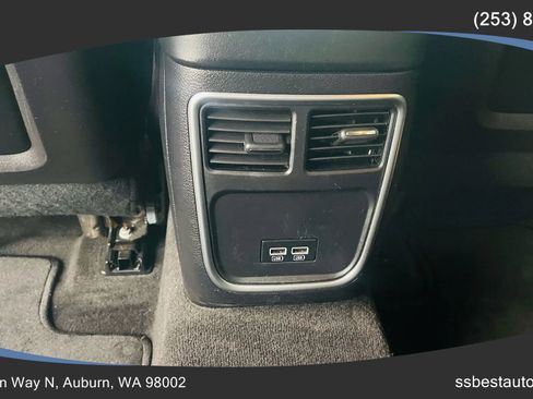 Used 2016 Chrysler 300 Limited image 18