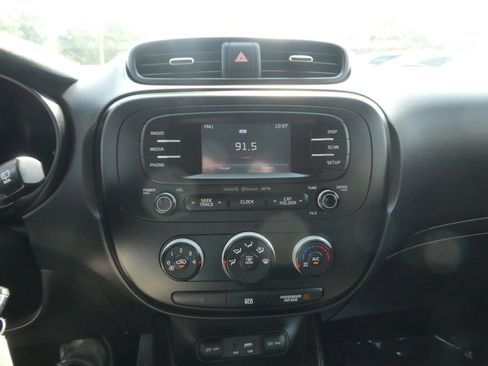 Used 2016 Kia Soul + FWD image 18