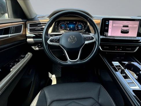 Used 2024 Volkswagen Atlas SE FWD image 9