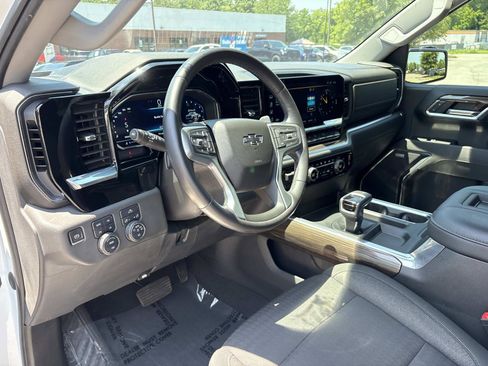 Used 2022 Chevrolet Silverado 1500 LT Trail Boss w/ Convenience Package II AWD/4WD image 17