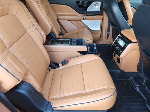 Used 2020 Lincoln Aviator Black Label Grand Touring w/ Class IV Trailer Tow Package image 31