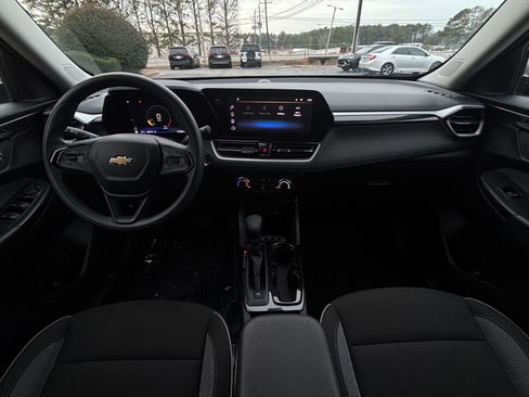 Used 2025 Chevrolet TrailBlazer LT w/ Driver Confidence Package image 32