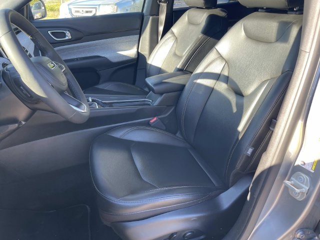 Used 2023 Jeep Compass Latitude AWD/4WD image 28
