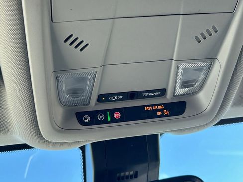 Used 2024 GMC Terrain SLE image 18