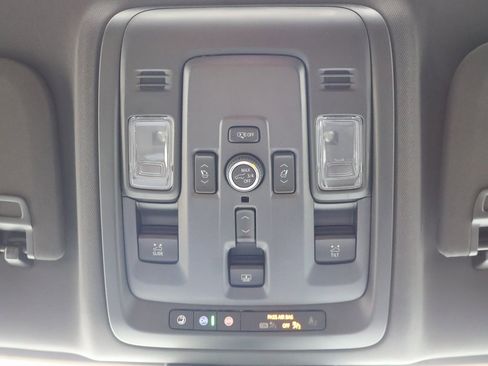 New 2025 Chevrolet Suburban High Country image 34