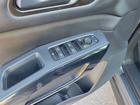 Certified 2024 Nissan Pathfinder SV w/ Black Appearance Package image 16