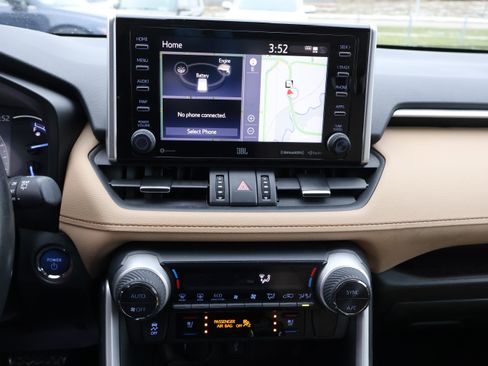 Used 2020 Toyota RAV4 Limited image 23