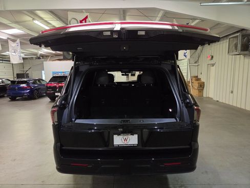 Used 2025 Lincoln Navigator L Reserve w/ Jet Appearance Package AWD/4WD image 38