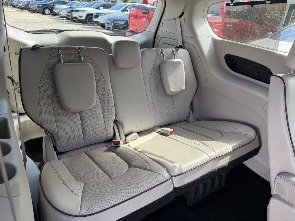 Used 2020 Chrysler Pacifica Limited FWD image 12