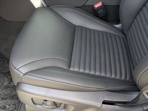 New 2026 Land Rover Discovery S image 4