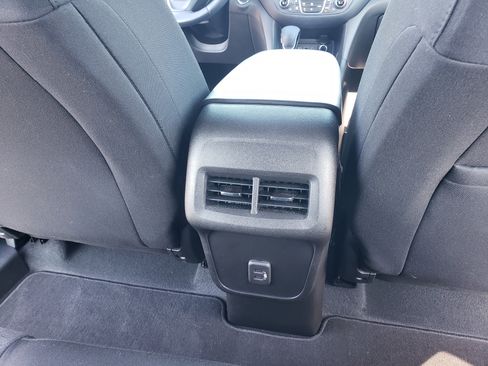 Used 2022 Chevrolet Equinox LT w/ Driver Convenience Package image 36